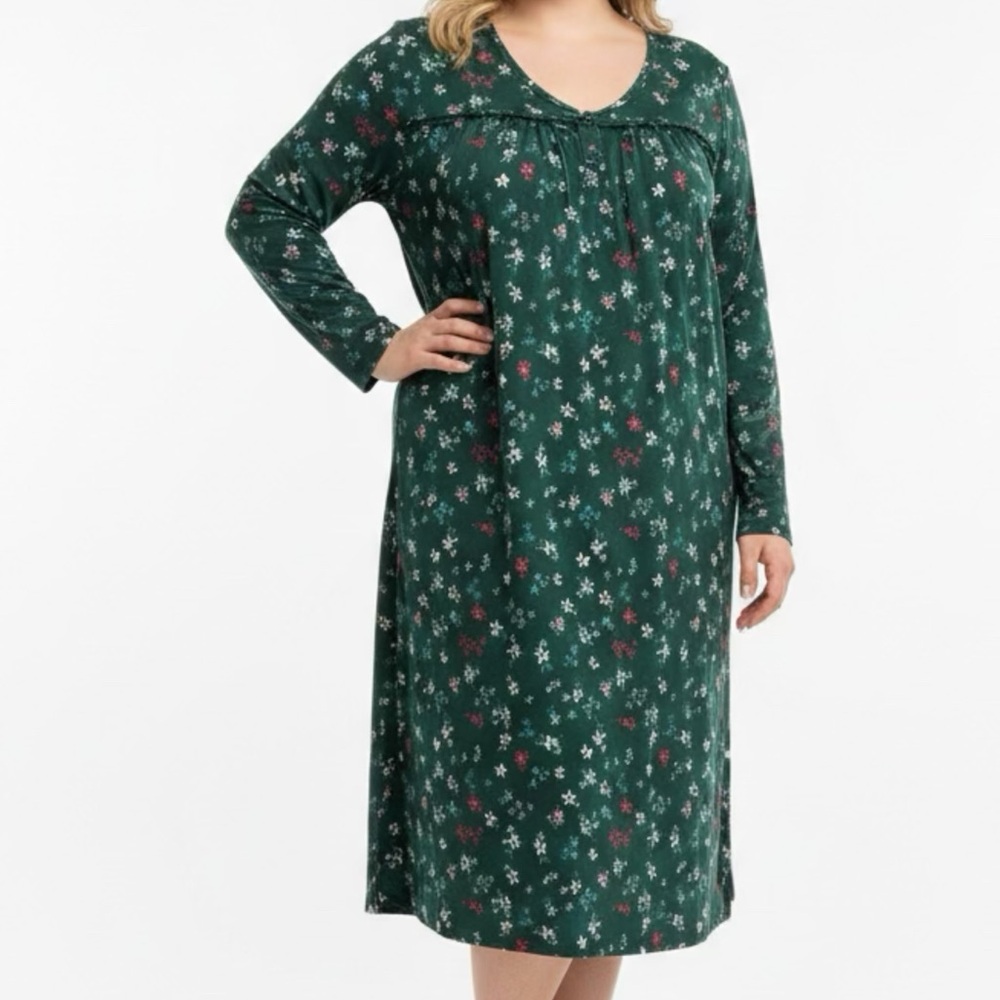 GOWN by Croft & Barrow